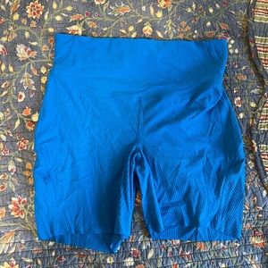 Lululemon blue ribbed biker shorts